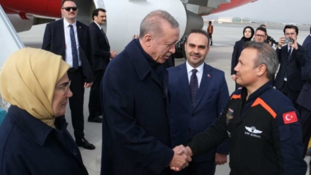 İlk Türk Astronot Alper Gezeravcı Türkiye'ye Döndü