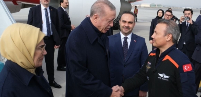 İlk Türk Astronot Alper Gezeravcı Türkiye'ye Döndü
