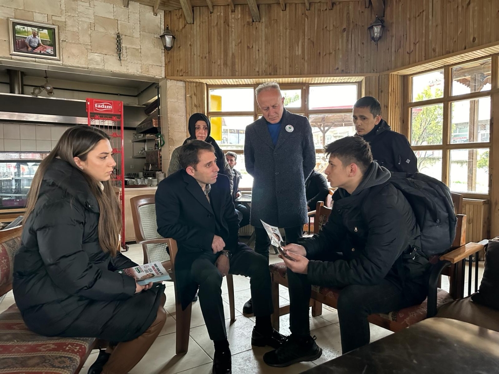 Mustafa Yeşilyurt Asarcık’ta Gençleri Dinledi