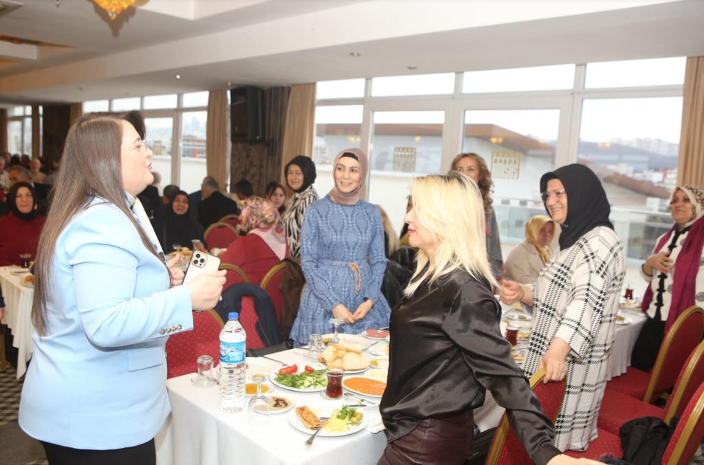 Özlem Maraş 'Şer' Odaklarına Yüklendi
