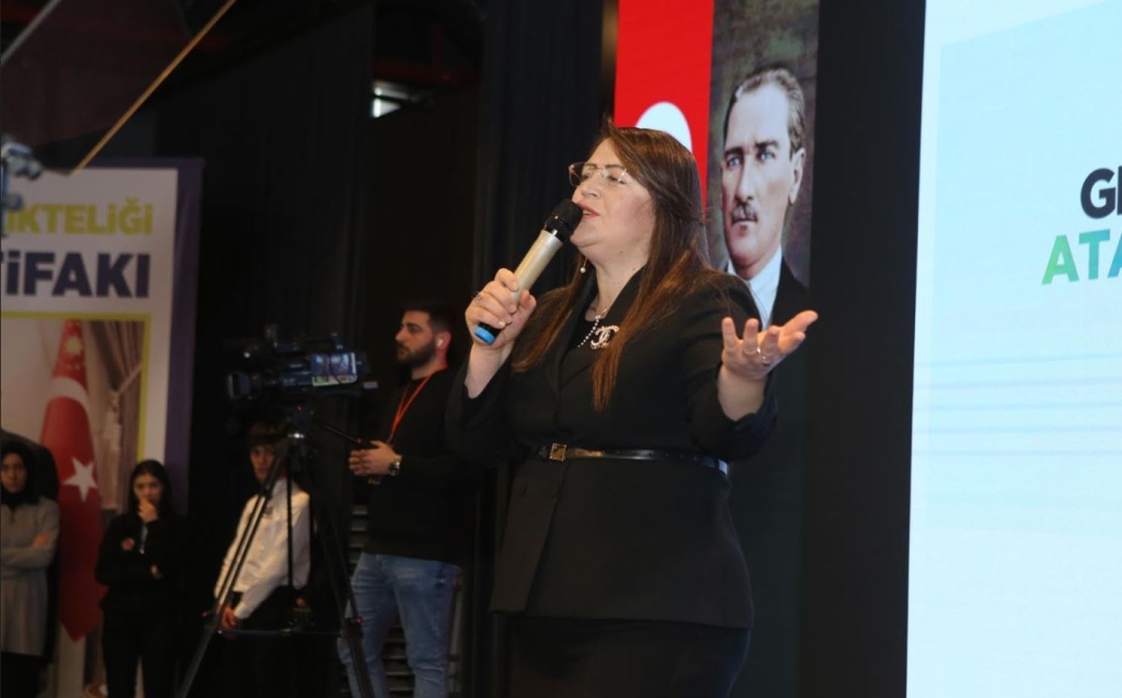 Özlem Maraş'tan Gençlere 'Atakum Kart' Müjdesi