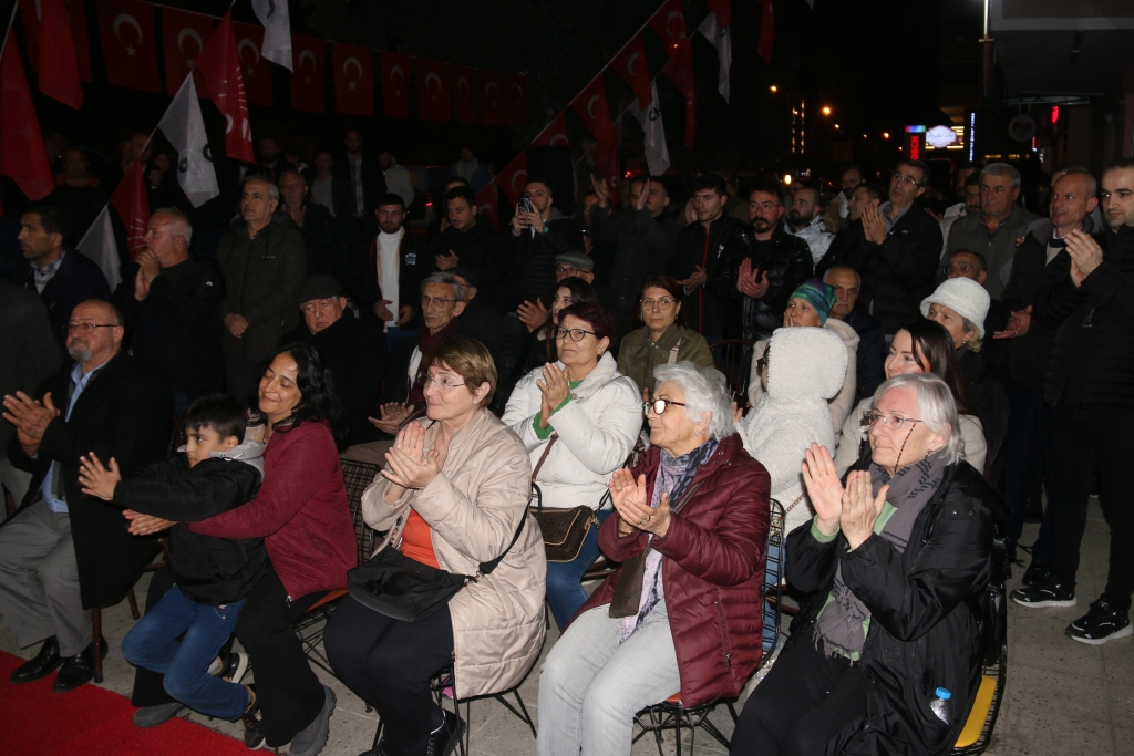 Serhat Türkel'e Güzelyalı’da Sevgi Seli