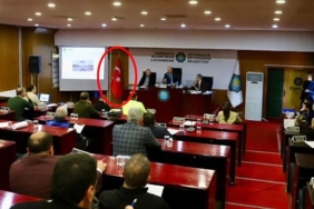 DEM Parti Türk Bayrağını Kaldırdı