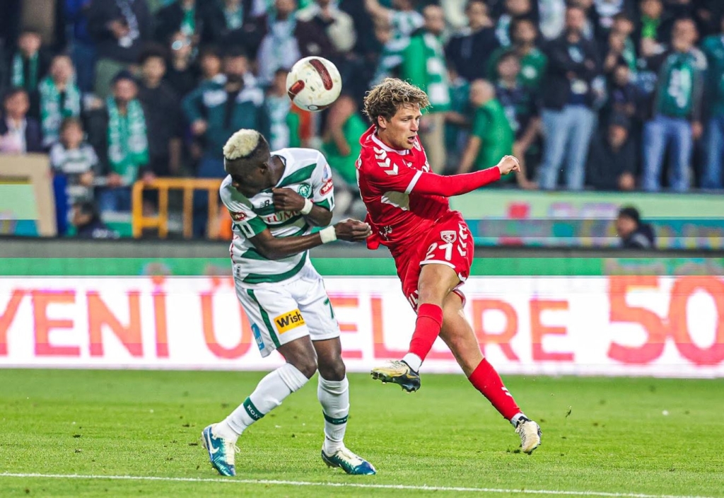 Samsunspor Konyaspor'a İlk Yarıda Mağlup Oldu