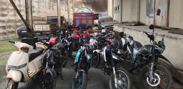 Tescilsiz Motorsikletler Otoparka Çekiliyor