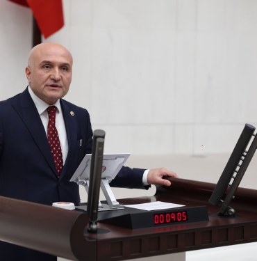 Erhan Usta, AJet'in Rötarları ve Mağduriyetleri Meclis Gündemine Taşıdı