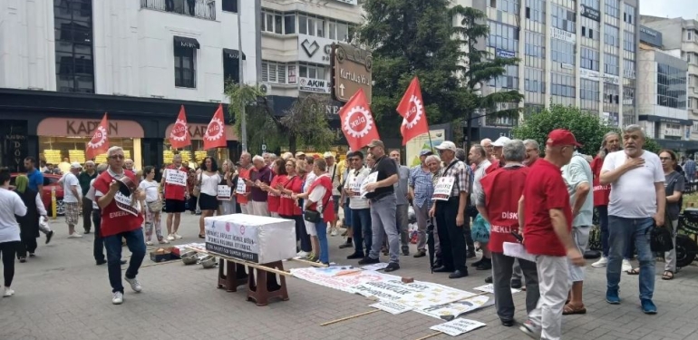 Samsun’da Emekliler Tencereli Eylem Yaptı!