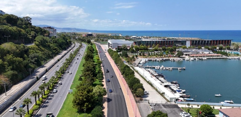 Atatürk Bulvarı Yan Yolu Çift Yönlü Hale Getirildi
