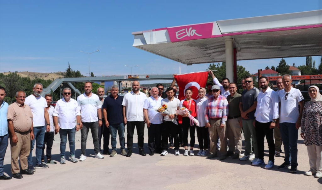 Dünya Şampiyonu Şaziye Demir'e Davul-Zurnalı Karşılama
