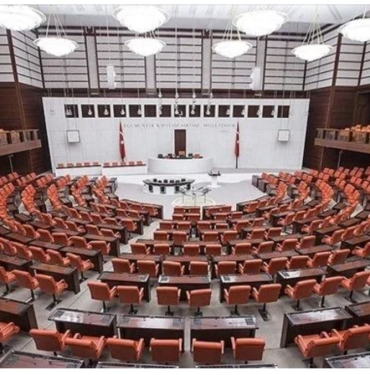 Emekli, Memur, Esnaf ve İşçinin Gözü Meclis'te