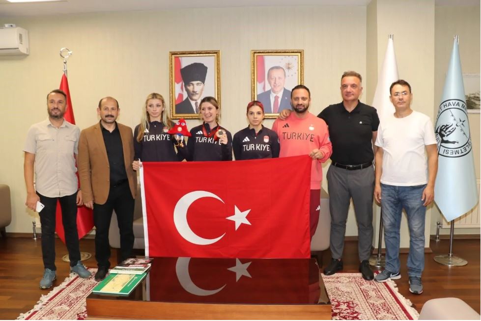 Samsun'un Milli Gururları Paris'ten Madalyalarla Döndü