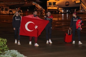 Samsun'un Milli Gururları Paris'ten Madalyalarla Döndü