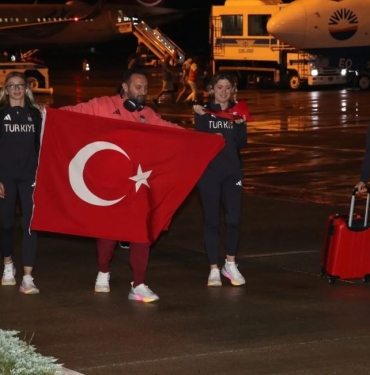 Samsun'un Milli Gururları Paris'ten Madalyalarla Döndü
