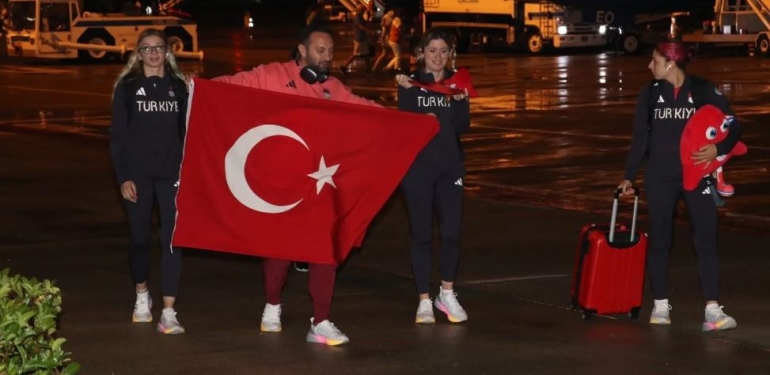 Samsun’un Milli Gururları Paris’ten Madalyalarla Döndü