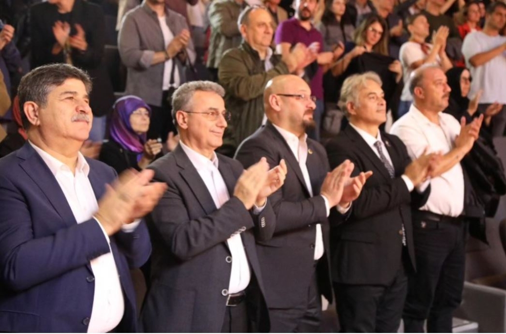 Oşad, Samsun'da Çerkes Kültürünü Unutulmaz Bir Gösteriyle Sahneledi