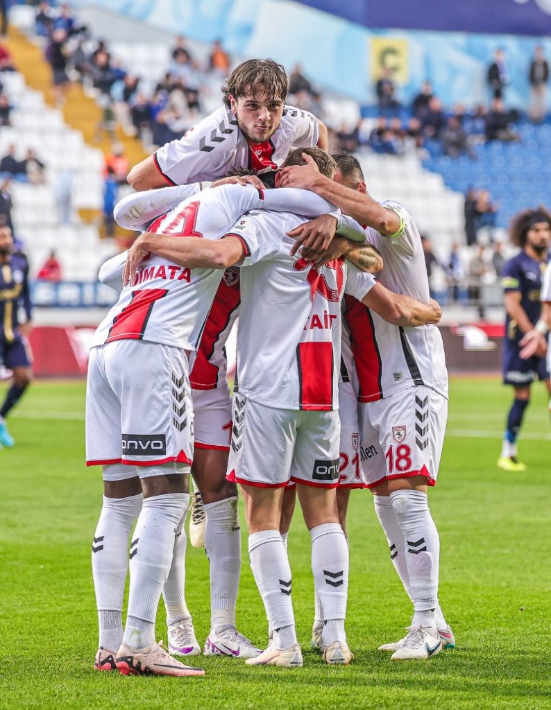 Samsunspor Deplasmanda Kasımpaşa'yı Farklı Geçti
