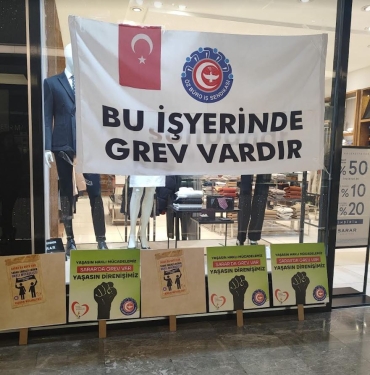 Sarar İşçilerinden Samsun Piazza'da Grev