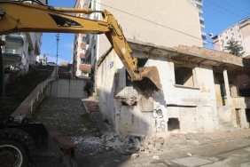 İlkadım’da Metruk Binalar Yıkılıyor