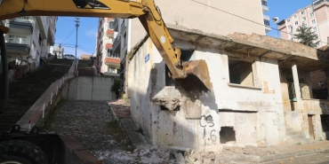 İlkadım’da Metruk Binalar Yıkılıyor