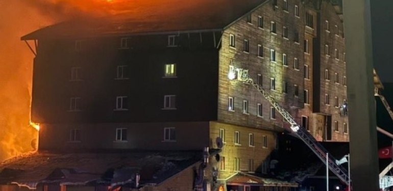 Bolu’da Kayak Merkezinde Otel Yangını!