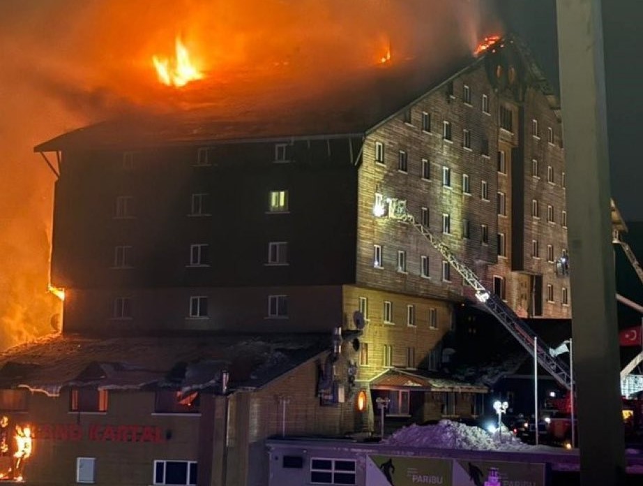 Bolu'da Kayak Merkezinde Otel Yangını!