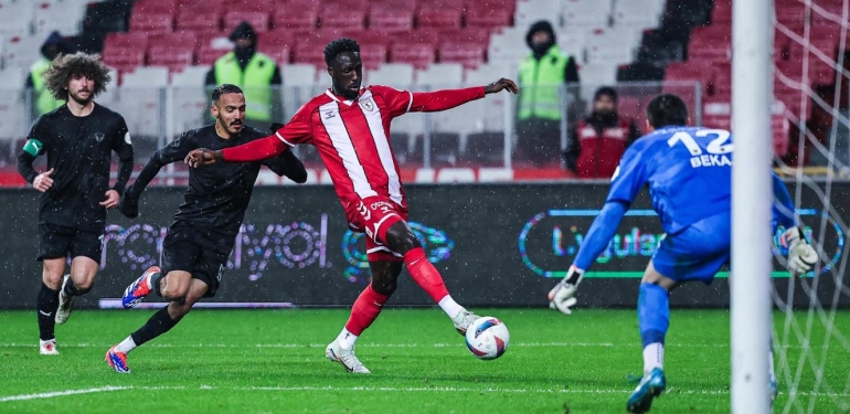 Samsunspor Evinde Güldü
