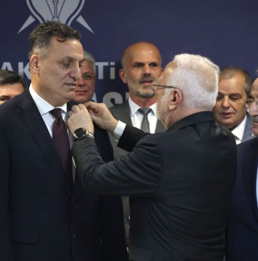Samsun’da 14 Belediye Meclis Üyesi AK Parti Rozeti Takıldı