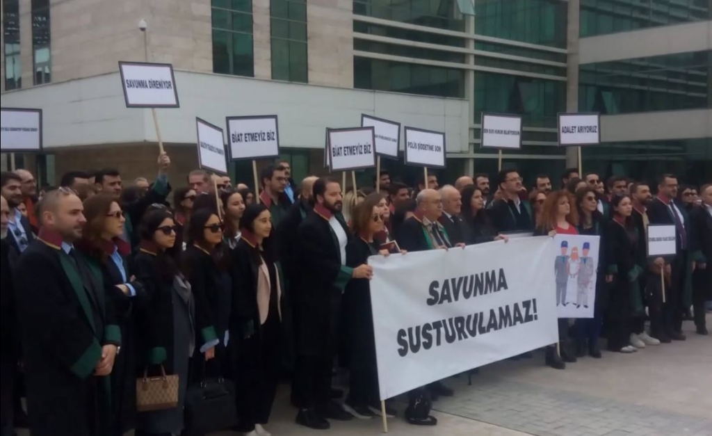Samsun’da Avukatlardan Oturma Eylemi