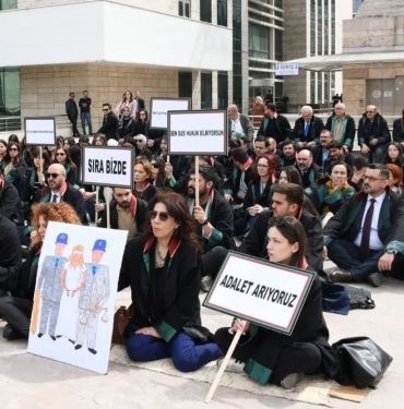 Samsun’da Avukatlardan Oturma Eylemi