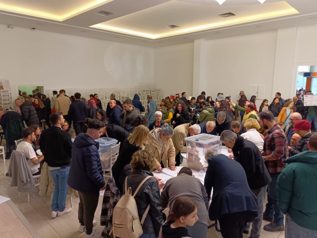 Samsun’da Demokrasi Sandıklarına Yoğun Katılım
