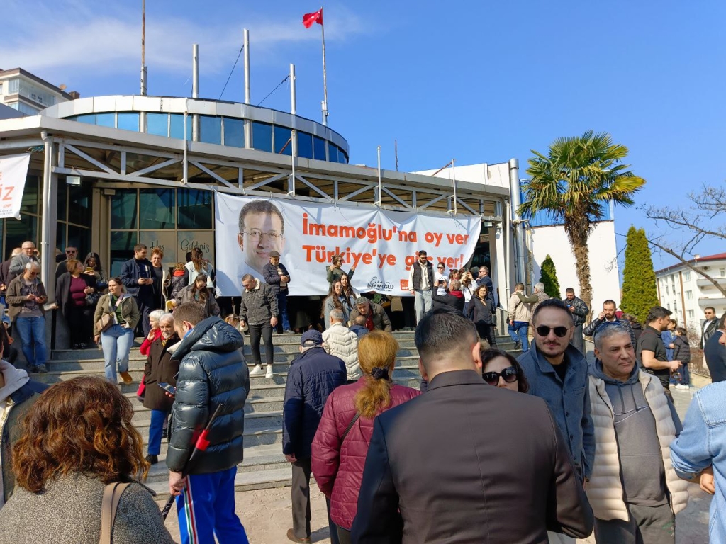 Samsun’da Demokrasi Sandıklarına Yoğun Katılım