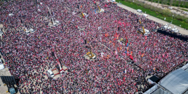 İmamoğlu Mitinginde Tarihi Kalabalık