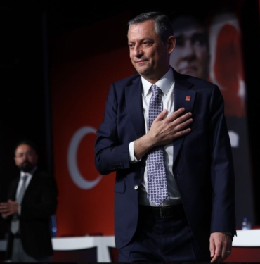 Özgür Özel Yeniden CHP Genel Başkanı Seçildi