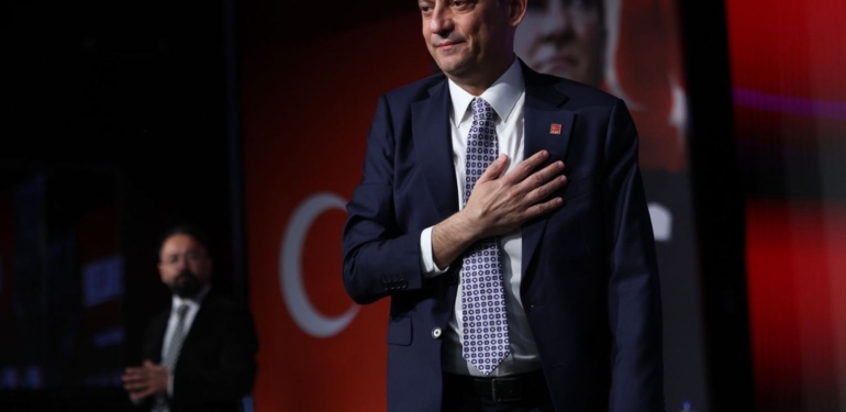 Özgür Özel Yeniden CHP Genel Başkanı Seçildi