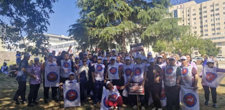 OMÜ'de İşçilerden Yarım Günlük İş Bırakma Eylemi!