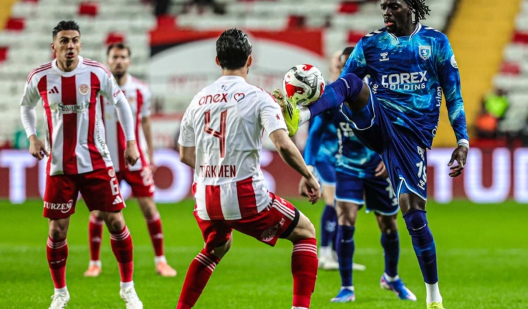 Süper Lig’de Samsunspor Antalya’da Dağıldı