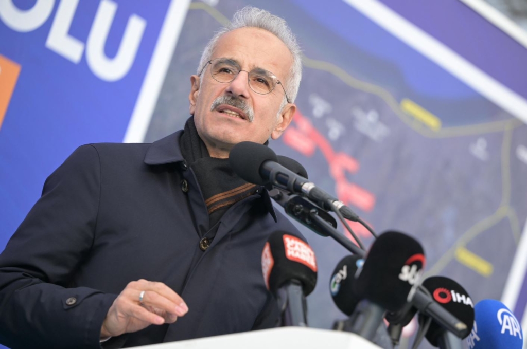 Ulaştırma ve Altyapı Bakanı Abdulkadir Uraloğlu