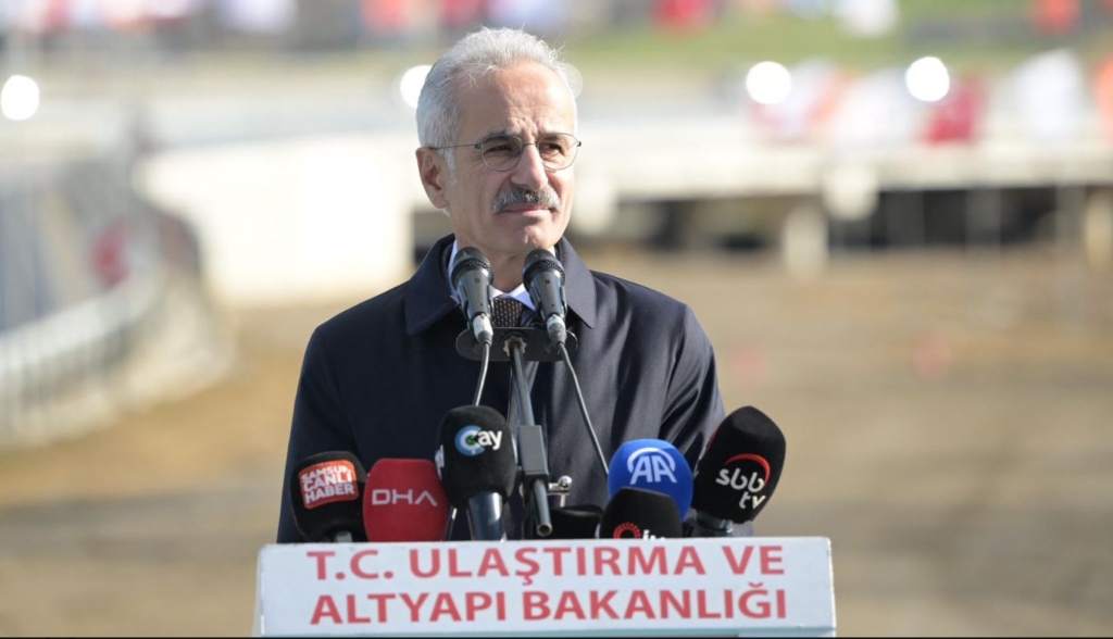 Ulaştırma ve Altyapı Bakanı Abdulkadir Uraloğlu