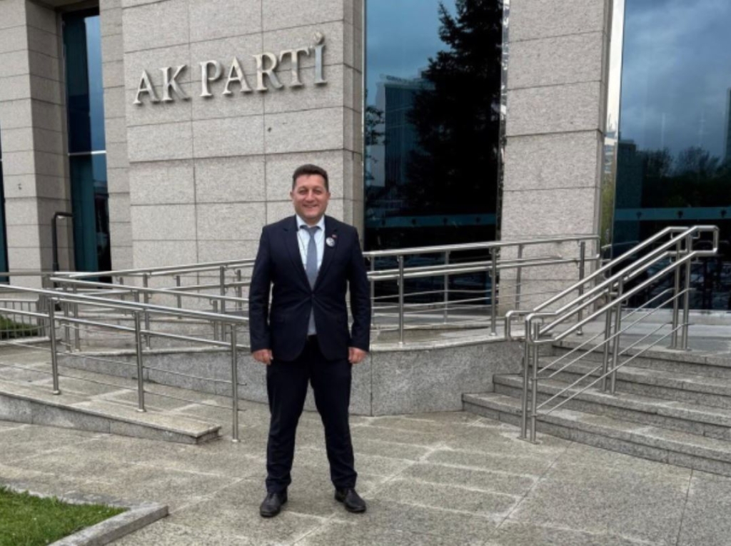 AK Parti Vezirköprü İlçe Başkanı Ali Faik Çamurcu İstifa Etti