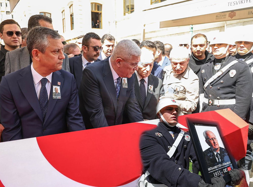 Hüsamettin Cindoruk toprağa verildi.