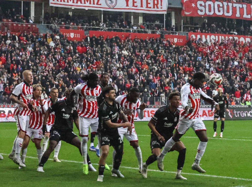 Samsun’da Gece Kırmızı-Beyaz Yazıldı!