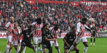 Samsun’da Gece Kırmızı-Beyaz Yazıldı!