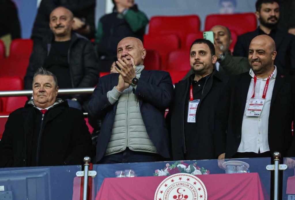 Samsun’da Gece Kırmızı-Beyaz Yazıldı!