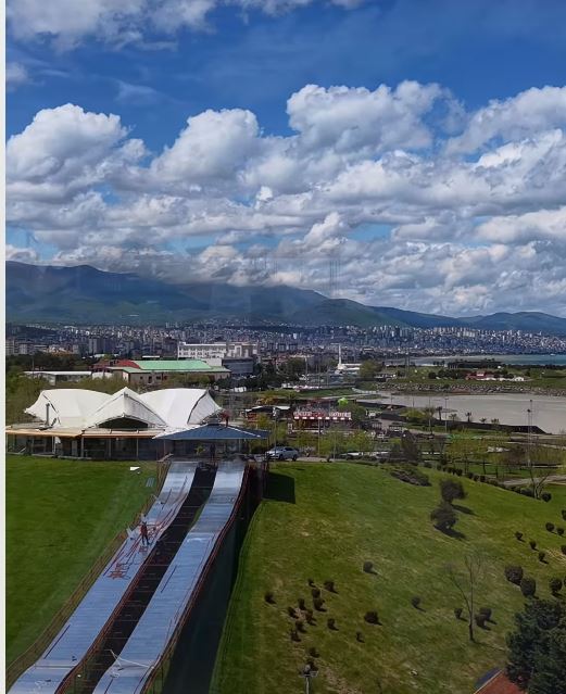 Batıpark’taki ihalesine önce Büyükşehir Belediyesi’nin şirketinin girdiği, ardından ise başka bir firmaya devrettiği kaydırak...