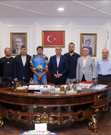İlkadımlı Güreşçiden Tarihi Başarı
