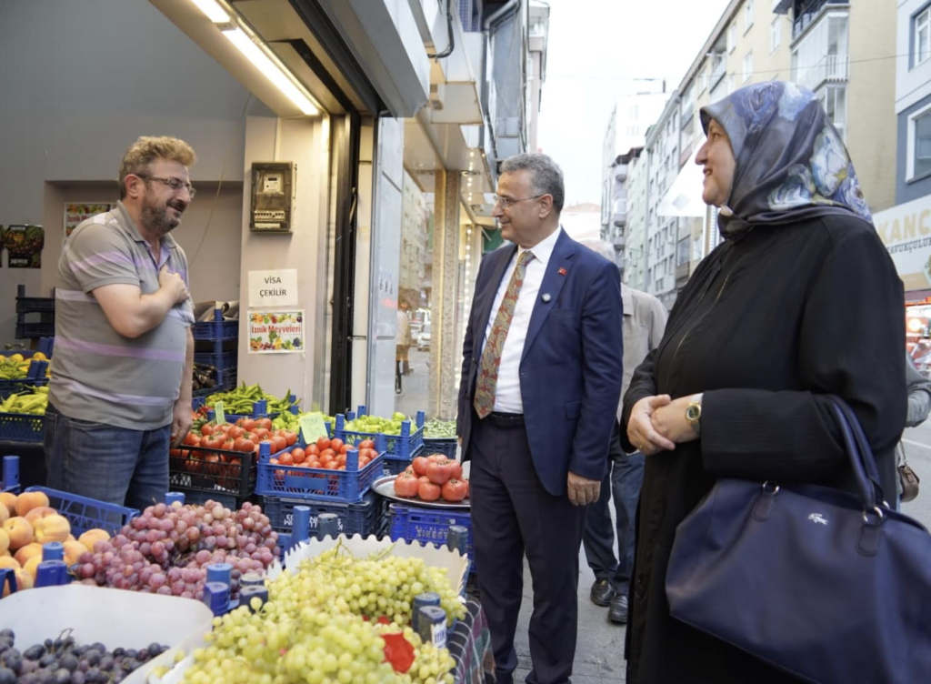 Kurnaz’dan İlkadım’da Esnaf Turu