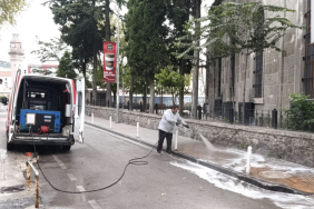 İlkadım’da Kirli Alanlar Mobil Yıkama Aracıyla Temizleniyor